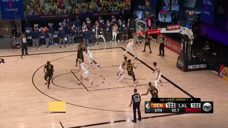 胡尔克完成职业生涯500球里程碑，球迷打出巨型TIFO致敬（胡尔克生涯500球达成，球迷巨幅TIFO致敬）