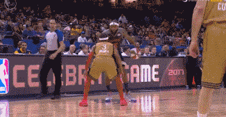 喀麦隆非洲杯大名单：姆伯莫领衔，巴索戈在列，奥纳纳无缘（喀麦隆非洲杯名单出炉：姆伯莫压阵，巴索戈入选，奥纳纳落选）