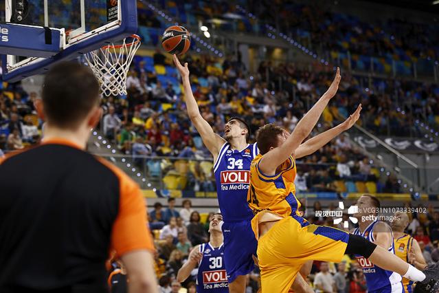 国脚徐新接近加盟云南玉昆，31岁中场驰援保级队，双赢还是冒险？（31岁国脚徐新或将投云南玉昆，中场补强保级军，妙招抑或险棋？）