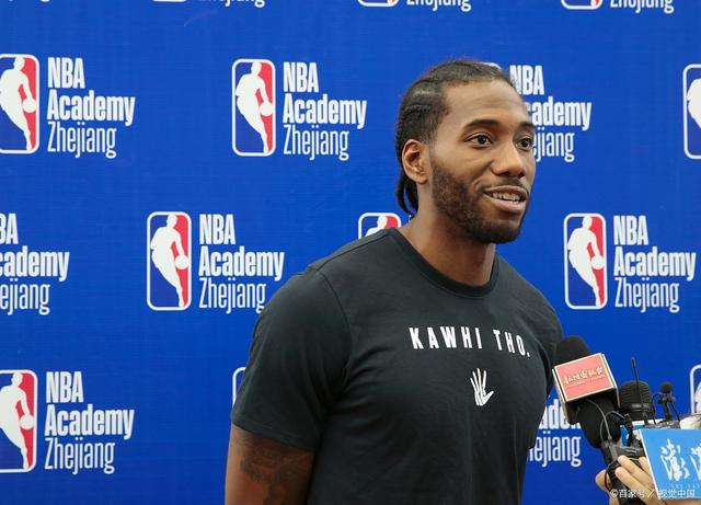 迈克·布朗：哈特整晚防字母哥都非常拼，唐斯进攻篮板很关键（迈克·布朗：哈特整场死守字母哥拼劲十足，唐斯的进攻篮板至关重要）