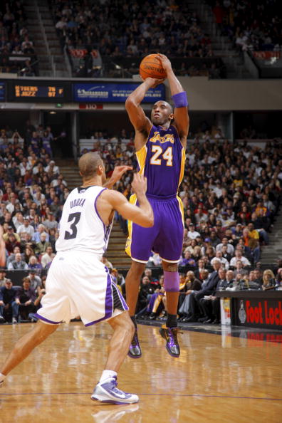 不留情面！东契奇战旧主怒砍35分5篮板11助攻（毫不手软！东契奇对阵旧主轰下35分5篮板11助攻）